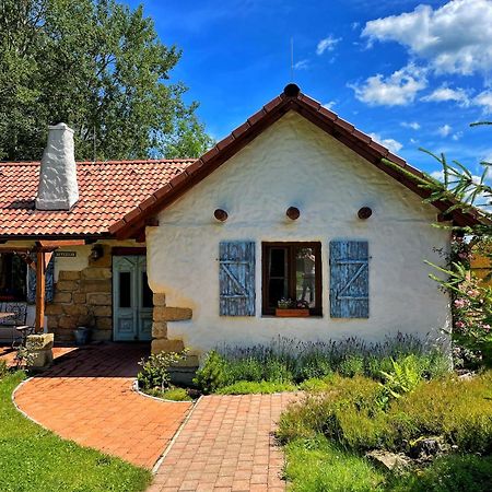 Bungalov Trapani Ruzova Bagian luar foto